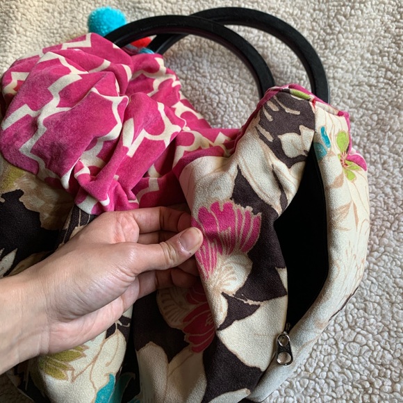 1154 Lill Studio vibrant roomy reversible suede bucket bag, wooden handles - Picture 13 of 16